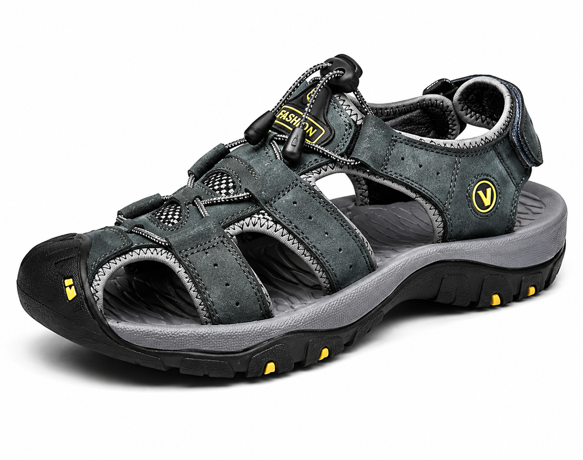 Sandale Urbaine gris anthracite en cuir sur fond blanc, chaussure homme fermée avec détails réfléchissants