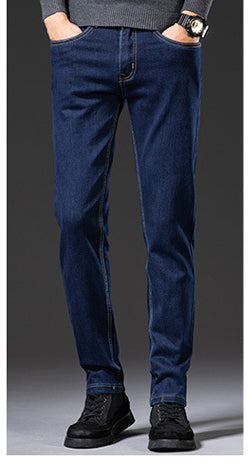 Jean Slim Varen bleu, gros plan jambe en pied