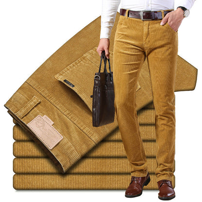 Pantalon Velours Orven moutarde, gros plan porté avec ceinture et sac