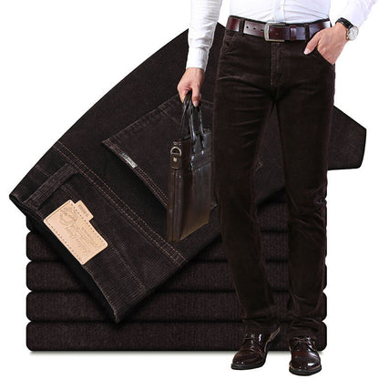 Pantalon Velours Orven noir profond, gros plan porté avec ceinture et sac